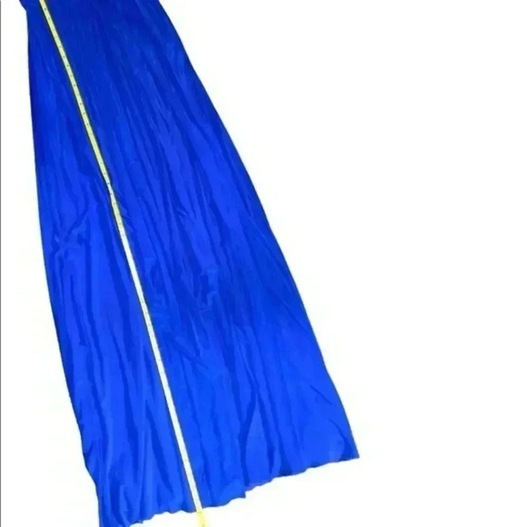 Formal Gown with Bedazzled Neck. . - Picture 5 of 8